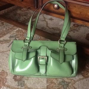 12L 7 H 4 W avocado EUC vegan leather purse💚💚